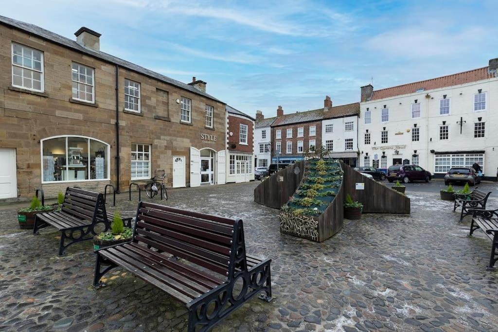 In The Heart Of It! Vila Stokesley Exterior foto
