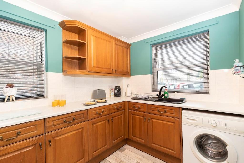 In The Heart Of It! Vila Stokesley Exterior foto