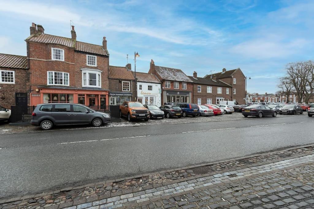 In The Heart Of It! Vila Stokesley Exterior foto