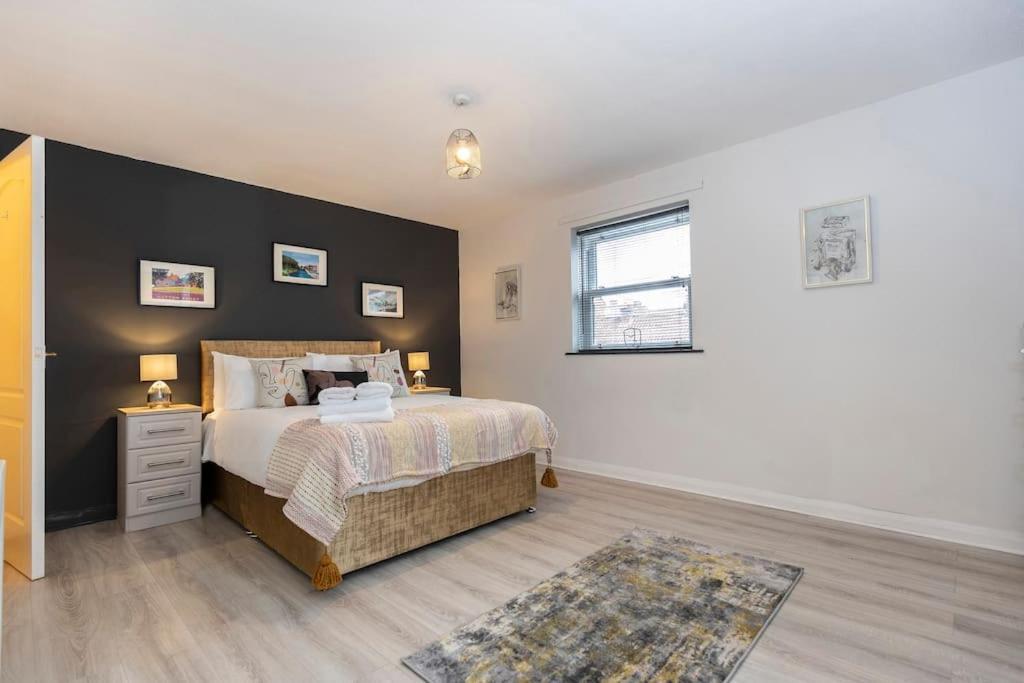 In The Heart Of It! Vila Stokesley Exterior foto